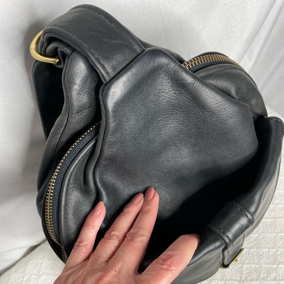 Vintage black leather single strap purse sling bag backpack - Picture 2 of 7